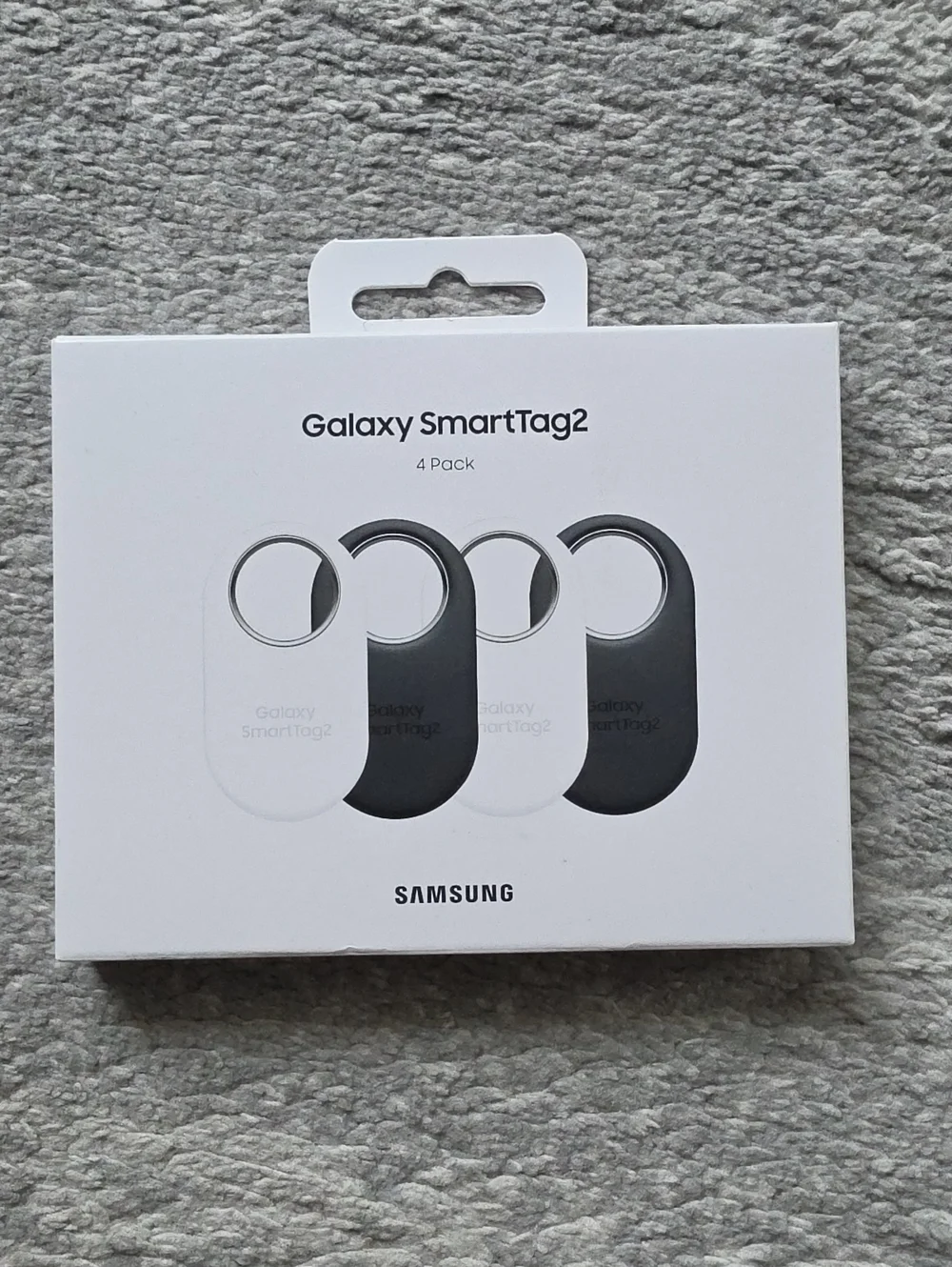 Samsung Galaxy SmartTag2 4-Pack in White and Black